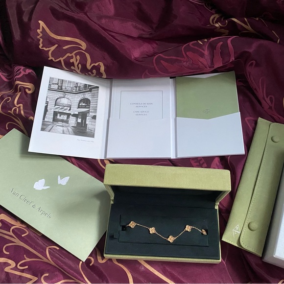 ($3800) Van Cleef & Arpels Sweet Alhambra Bracelet Rose Gold - Picture 3 of 8